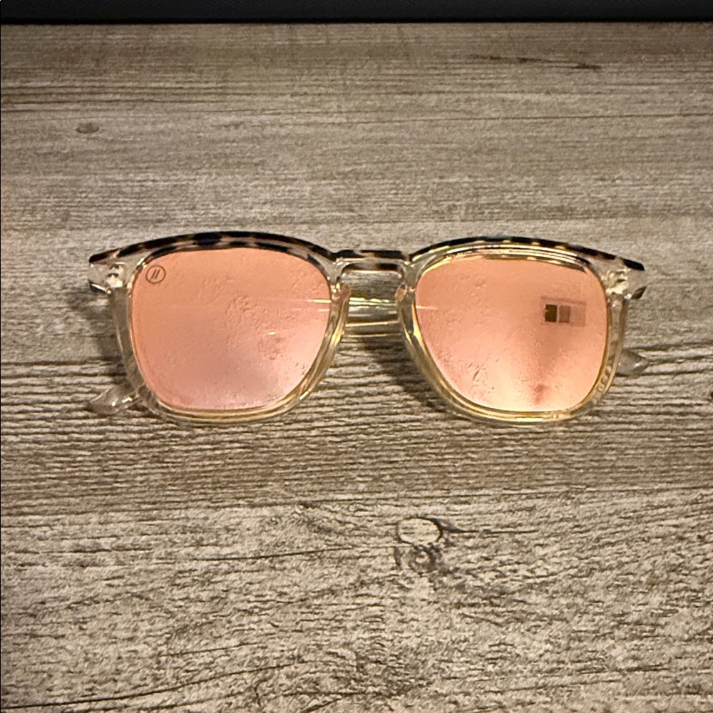 Chic Clear Frame Sunglasses with Pink Lenses